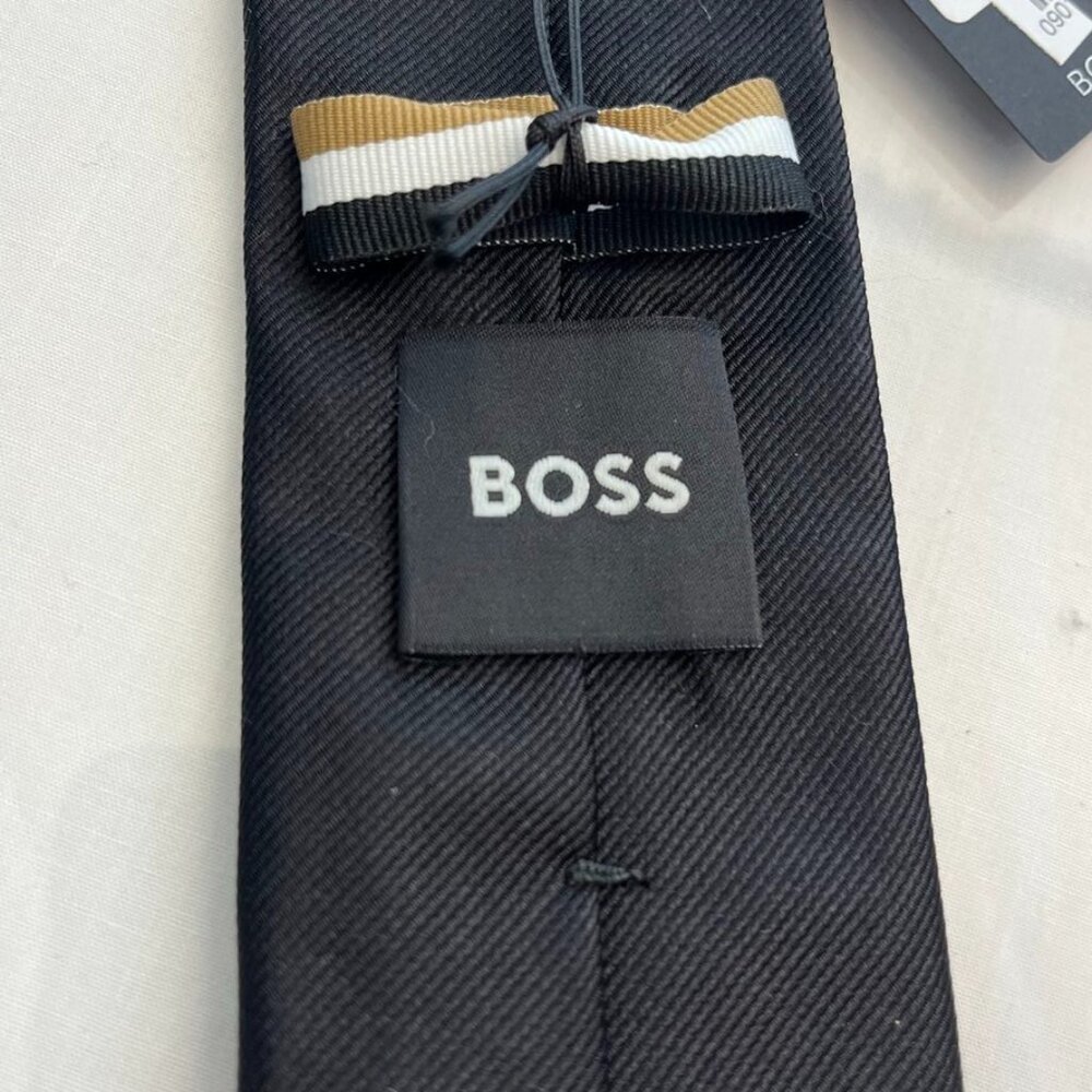 NEW BOSS Solid Silk Tie Black Slim 2.25" Width Made in Italy - Picture 3 of 9